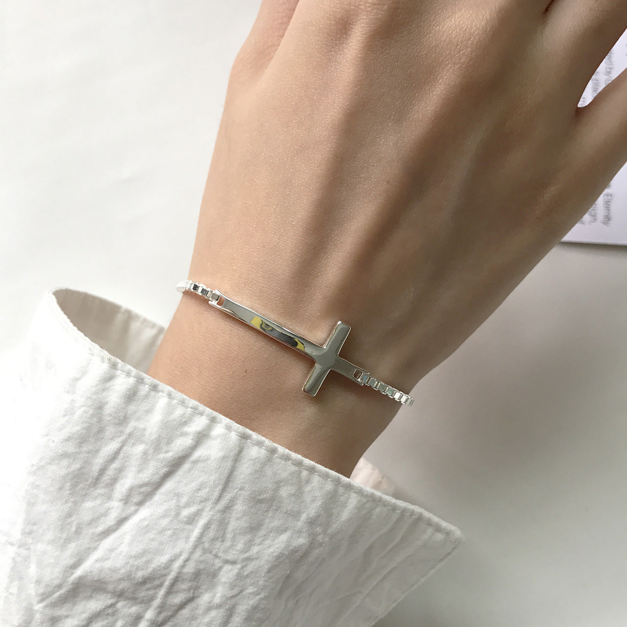 Elliora Simple Cross Bracelet